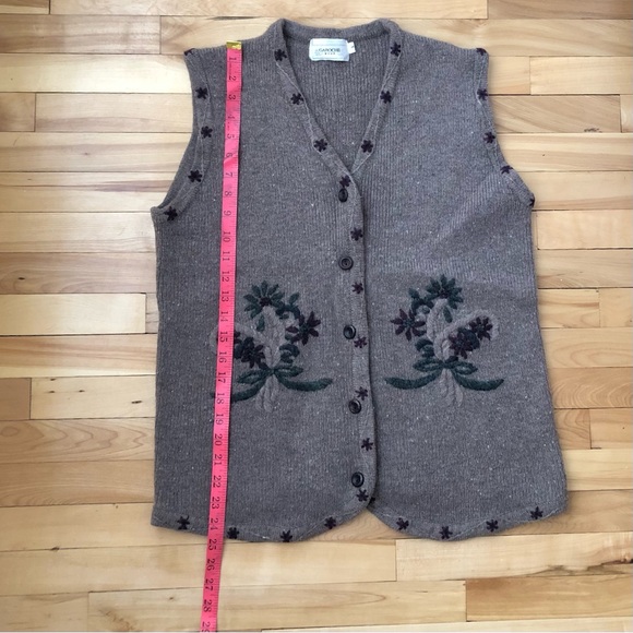 Vintage Women's Floral Embroidered Sweater wool - Picture 2 of 6